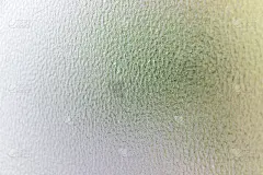 透过磨砂玻璃的植物呈淡绿色