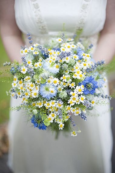 漂亮的蓝色元素新娘手捧花 : 蓝色是有史...