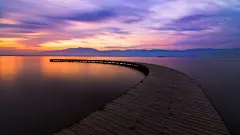 湖中木桥唯美自然风光电脑壁纸