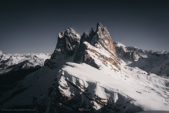 冬季山峰  ·  Winter Peak...