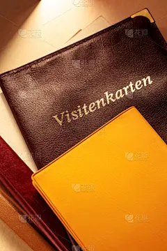笔记本,名片夹,书的标题,个人随身用品,垂直画幅,办公用品,褐色,边框,皮革,组物体
