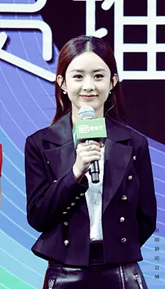 #新同事赵丽颖##赵丽颖# 恭喜爱奇艺首席会员推荐官新官上任，厉害了，我的颖宝宝！小吧也是会员哦，推荐官大人求带@赵丽颖 @赵丽颖工作室 就职仪式现场图九宫格献上（摄图：@梦游中的荏子岛 ；修图：@碧颖殿下 ）