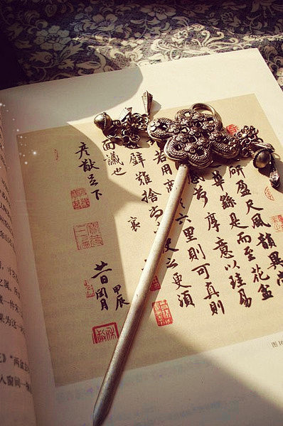 依依情切切,朦胧不清楚。