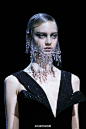 【秀场回顾】Armani Privé Haute Couture FW 2012—— 一帘幽梦，令人惊艳的神秘水晶面纱，美醉