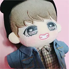 BTS 防彈少年團 V金泰亨 泰亨 韓站 娃娃 兒子 裸娃 玩偶 周邊 | 蝦皮購物 : ✨內容物20公分娃+牛仔外套+格紋T+紅褲子+帽子✨
✨泰亨穿過的同款外套✨
✨帥氣組合超吸睛✨

價格不更動✨
整組售不拆✨
不提供保留✨
只提供7-11✨

✨會不定時上新品 歡迎可以追蹤賣場✨

❗️全賣場商品都是現貨不要再問了❗️
❗️只要還沒下架還有數量就是還有❗
❗️售出不提供任何退換貨❗️ 購買 BTS 防彈少年團 V金泰亨 泰亨 韓站 娃娃 兒子 裸娃 玩偶 周邊