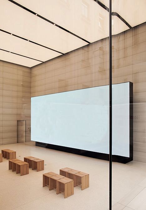 The Apple Store in B...