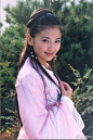 #旧爱浪# 2003年，《天龙八部》饰演阿朱的@刘涛tamia ，双眸粲粲如星，“阿朱就是阿朱，四海列国，千秋万代，就只有一个阿朱”。祝涛姐出道19周年快乐~ ​​​​