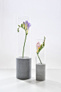 CONCRETE VASE / Tomas Vacek: 