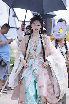 泽莫采集到时有女子 异域