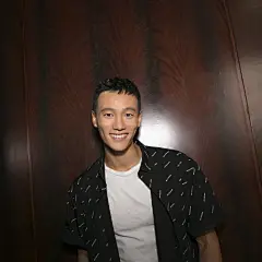 青年演员翟宇佳出席电影《八秒半英雄》发布会  担纲男主诠释血性军魂_隋意 : 近日，青年演员翟宇佳主演的青春励志军事运动电影《八秒半英雄》在京举行主题集结发布会。 电影《八秒半英雄》展现的是中国军人的血性和英姿飒爽，而首次担纲男主挑大梁的翟宇佳，也将自己充满热血与活力的青年演员…
