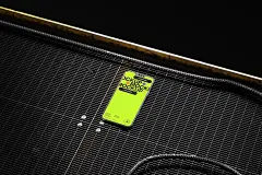 Smartphone industrial mockup red metal 25款极简工业风IPhone智能手机UI屏幕界面APP广告壁纸设计展示PSD样机_格外视觉(uigui.cn)-国外高品质设计素材共享网
