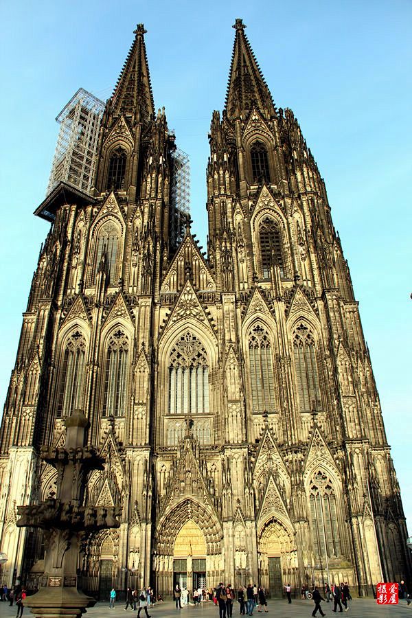 科隆大教堂，是位于德国科隆的一座天主教教...