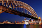 【世界十大桥梁之最】—— 3. 最宽：悉尼海港桥 
   悉尼海港桥连接了澳大利亚最繁忙的商业区和北海岸的部分住宅区，因此是很多上班族的必经之路。
     因此不难理解，这座桥梁宽160英尺，有8条交通道，还有两条铁轨、人行道和自行车道。 