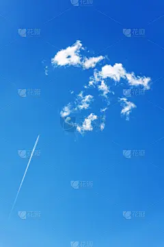 飞行器,云,（飞机的）水汽尾迹,垂直画幅,太空,迅速,无人,蓝色,平流层,夏天