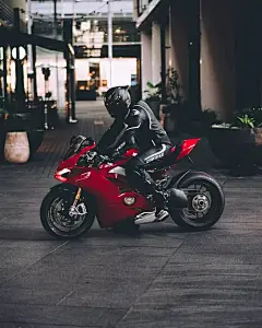 机车壁纸 | 只有红色才能代表真正的杜卡迪！_下期 : 喜欢什么壁纸评论留言给火妹 下期内容更精彩哦 - …