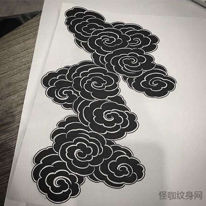 日式手稿云纹身图案