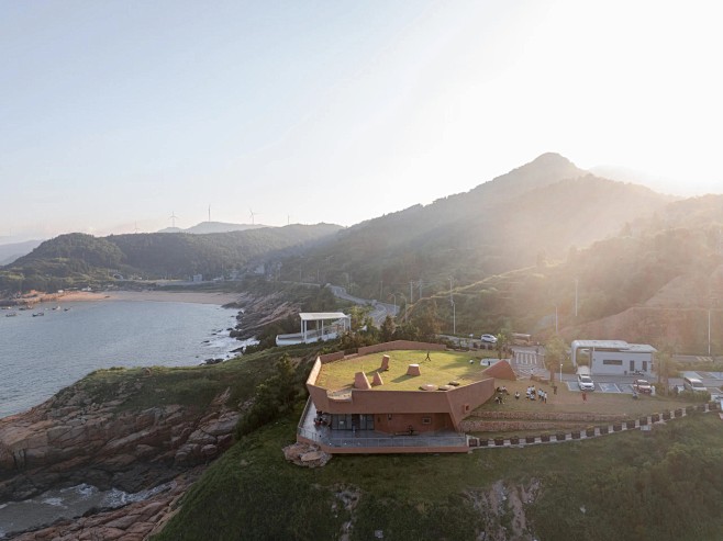 隐于地下，可观沧海 东海一号公路边的“洞...