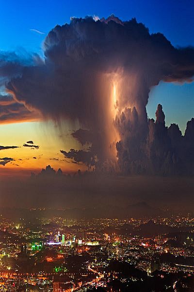 闪电在晚霞 - 梧桐山，深圳，中国