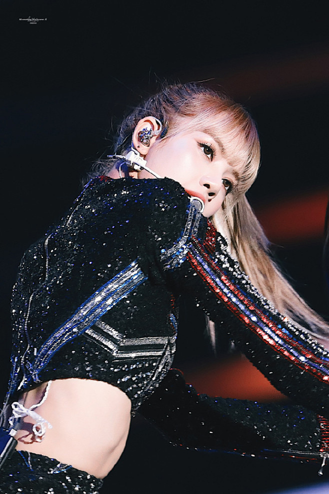 LISA超话 

2018.12.25...