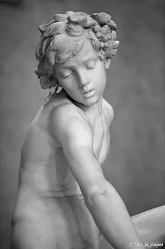 #深夜福利# 这么可爱一定是男孩子！[馋嘴]抠脚也抠得这么清纯~ （&quot;Boy Removing Thorn&quot; by Gustav Eberlein，Bode-Museum ）（其实是在拔刺）