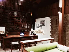 苏梅岛 奥特瑞格outrigger酒店 : 苏梅岛上五星级酒店很多，这家定的时候属于评价较好，性价比较高的 国庆期间W、图书馆酒店实在太贵，穷人只能退而求其次啦 天气原因入住时已经很晚，但服务还是很好，还给我们准备了小甜品迎宾，酒店