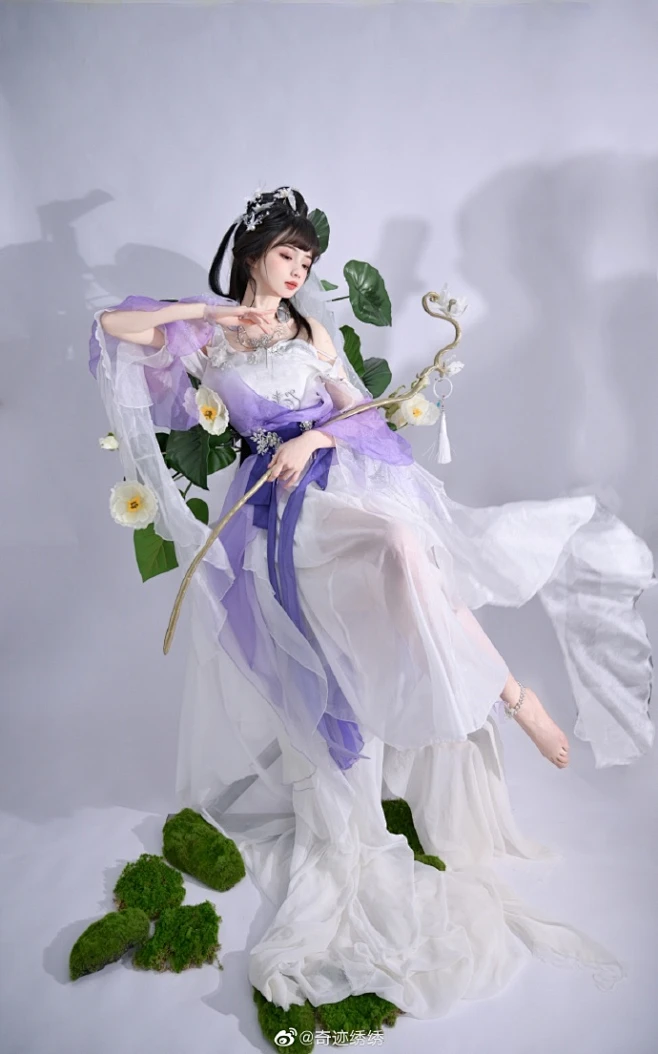 “被薜荔兮带女萝。” 进行一个假装手办的行为（ 这次穿的是逆水寒的一套时装“盈盈星河” 摄后妆@RUORUO若若家的相馆 ...展开全文c-花瓣网