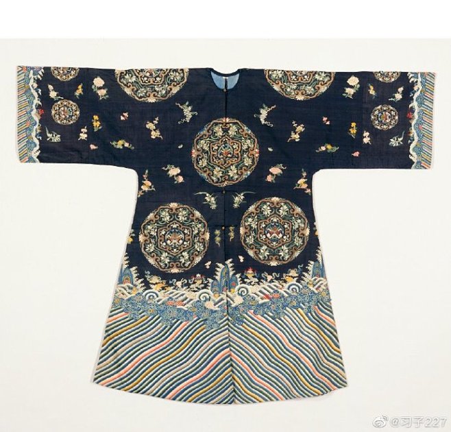 传统纹样——兰花纹
第一行:朵朵兰花
第...