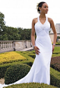 Look absolutely alluring and stunningly statuesque in this halter wedding dress that conveys all the ideal qualities that you would hope for in the perfect dream dress. After all, your wedding is one of the most cherished days of your life, so go all out 