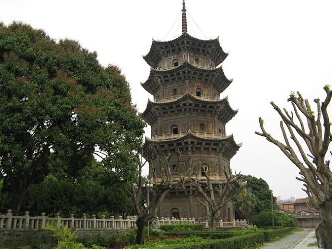 福建泉州开元寺双塔-002