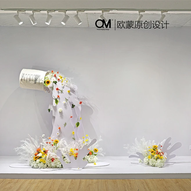 OM原创 春季女装店花店网红橱窗装饰道具 服装店摆件场景布置美陈-淘宝网-花瓣网