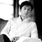 现在在北京电影学院任教职的黄磊，出身戏剧世家，父母亲都是舞台剧演员，所以他从小就是生活在戏剧中，耳濡目染。代表作《人间四月天》《橘子红了》《似水年华》