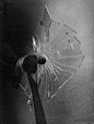cruello:Hammer breaking glass window pane, 1933 Harold E. Edgertonμυστήριον