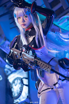 火鹿213采集到拿武器姿态，冷兵器