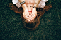 04851_因为美的女士躺在清脆的草坪上头发散落在地上捂着双脸人物素材设计.jpg.jpg