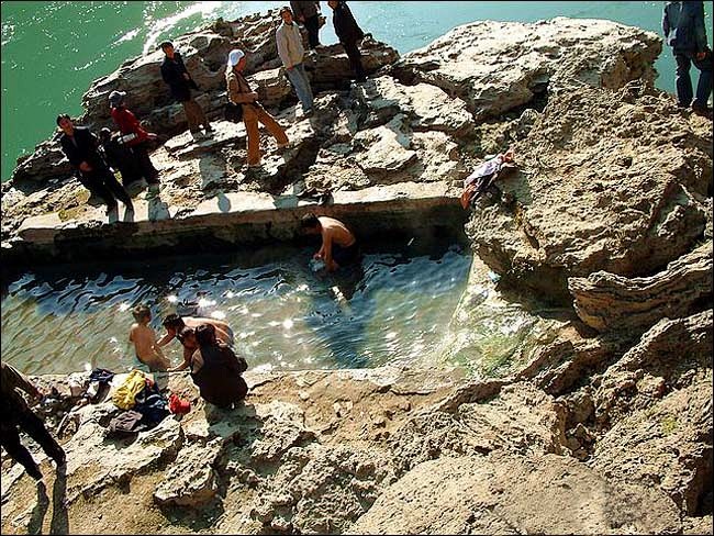 怒江澡塘会傈僳族的狂欢节图