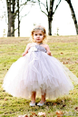 超可爱小花童婚纱。婚礼上不仅要装扮完美的新娘子，也要照顾到爱美的小天使哦！