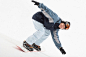冬季休闲运动男性滑雪图片