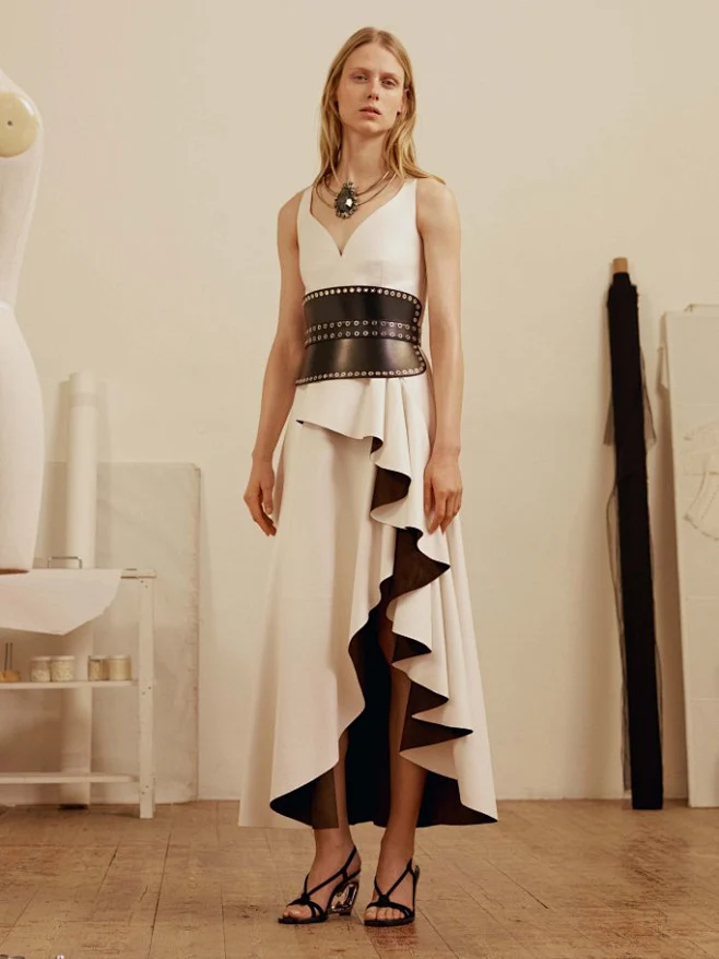 Alexander McQueen Pre-Fall 2017-花瓣网
