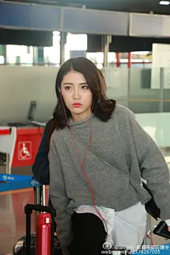 @SNH48-戴萌 @SNH48-戴萌应援会 我们萌萌的硬广一直是业界标杆啊，虽然太闪耀会让人不小心忽略掉产品吧，匆匆来去，横跨南北，可要注意保重身体哦，帝都钻军会一直等着我们时尚萌的下一次来京
图戴尔外务，首都机场送机预览