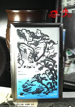 原创设计，来样定做个性礼物！！！我刚在@哇噻网 发现了一个有趣好玩的的手工原创产品,诗人浮雕男士烟盒（14支烟） ,哇噻网不愧是365天永不打烊的创意市集,这里的每一款产品都很有爱,一起来看看吧。