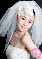 2011年纯白色新娘发饰  让新娘更加妩媚动人