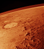 1965年“水手”4号拍摄的火星表面。图片来源：NASA