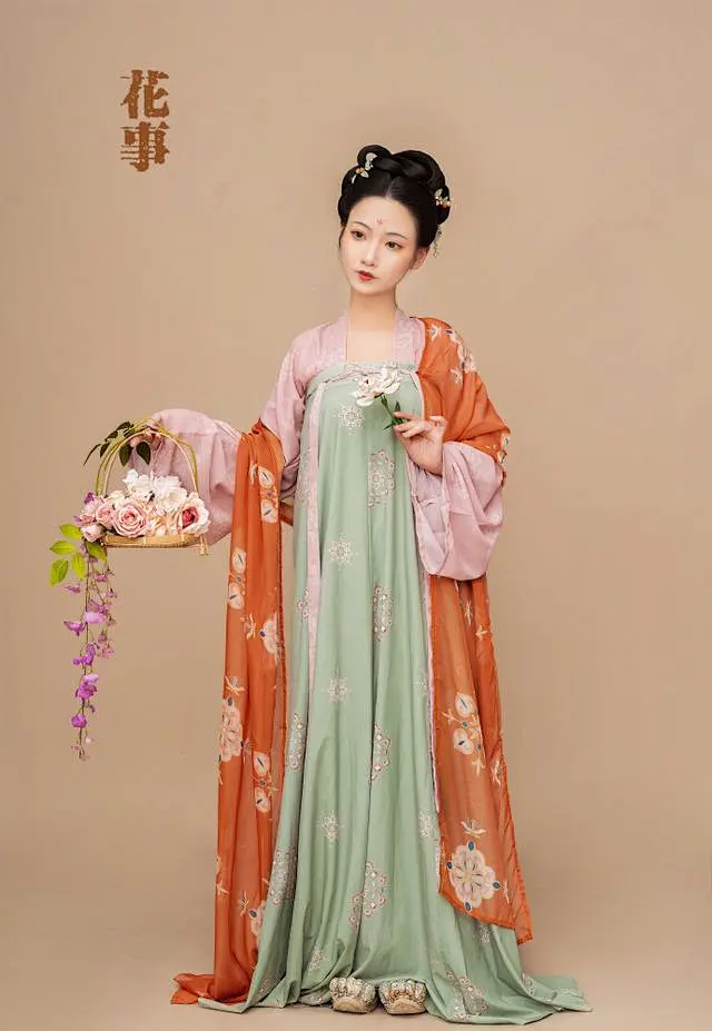 唐朝人的审美有多绝？看看复原款汉服就知道了，带你领略大唐盛世-花瓣网