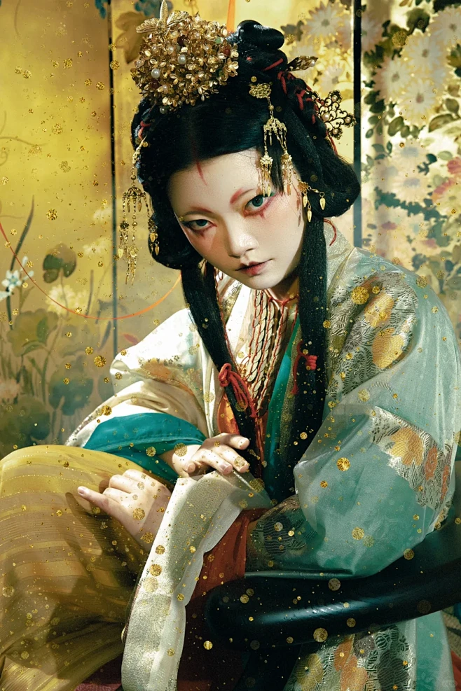 “红线与花瓣交织中，我窥探到了命运……”...
