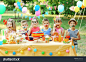 儿童在公园庆祝生日