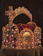 皇冠，权杖和其他皇家珍品
神圣的罗马帝国皇帝查理曼王冠，是德国最古老的，它充满了传奇，更深奥的神秘感和没有人能声称没有合法统治它，据说谁拥有它将统治整个欧洲@北坤人素材