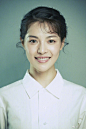 组图:新任冯女郎被赞舒服 冯小刚"我都舒服半年了" : 冯小刚新片女主被赞“看着舒服”，“有亲和力”，冯小刚自豪表示：“我都舒服半年了”。