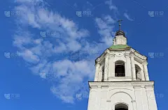 三一教堂的钟楼。背景的宗教贺卡与复制空间
