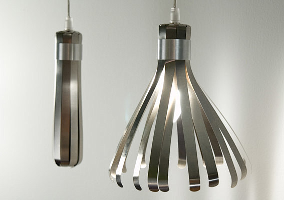 Karl Zahn设计的Protea 灯...