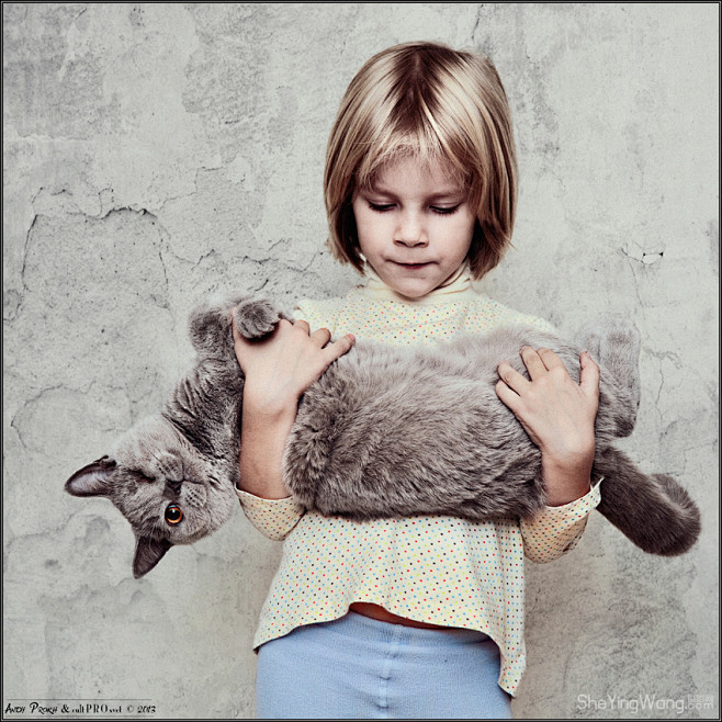外国儿童摄影作品欣赏----《猫猫陪你讲...